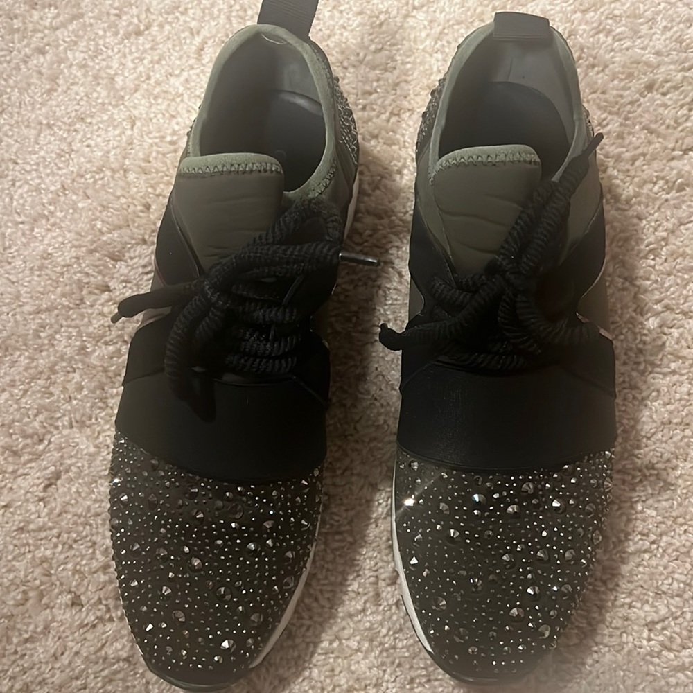 Carvella glam tennis Sz 39. Gorgeous!